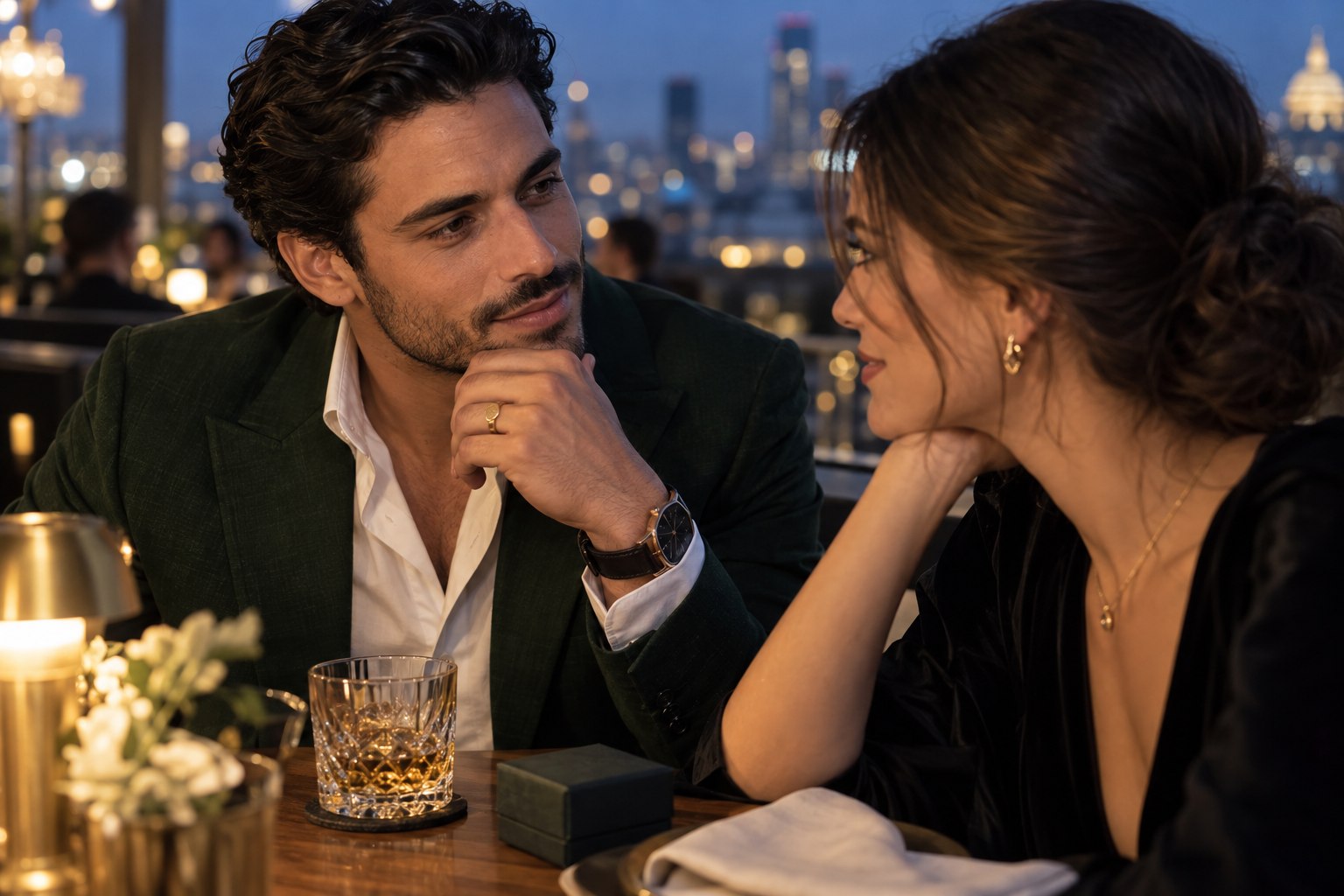 Conversación en la azotea de un restaurante